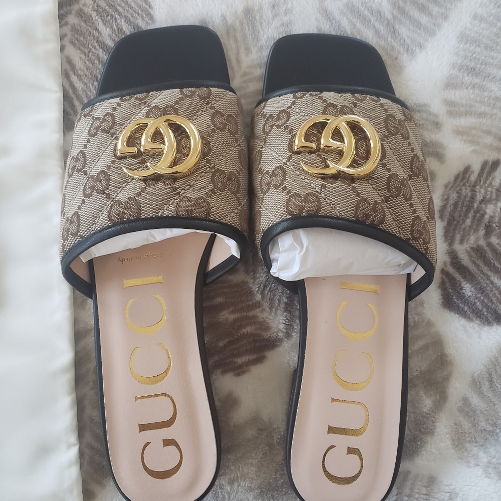Gucci flat shoes